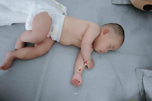 郓城宝宝胳膊上起红疙瘩